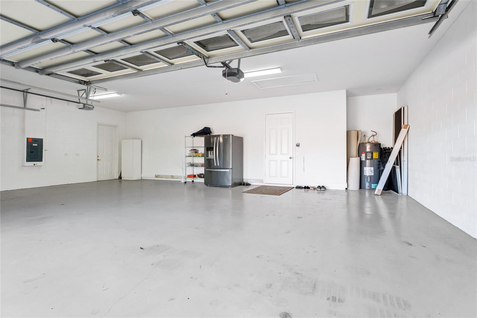 Listing photo id 33 for 1166 Cambria Bend