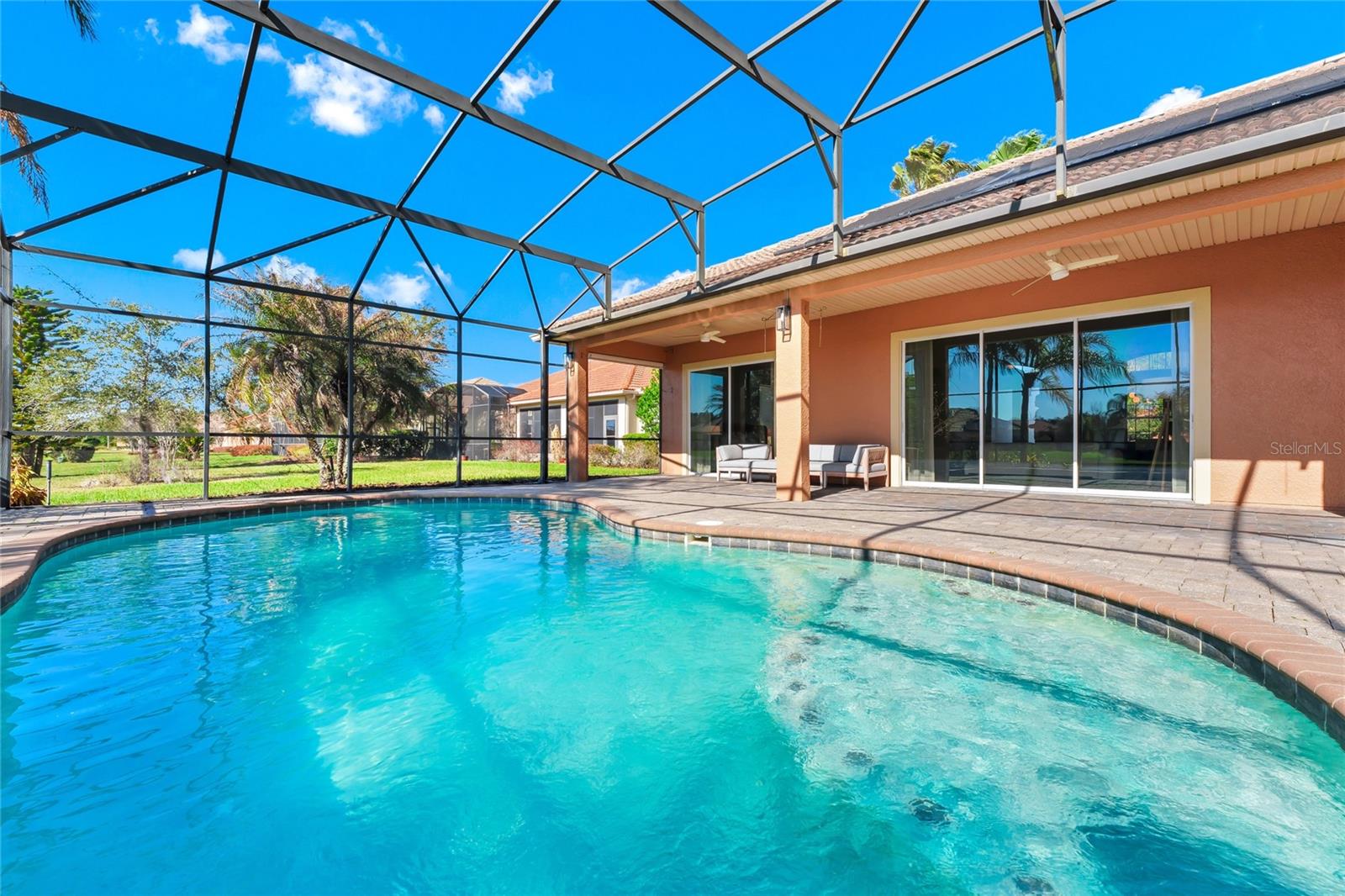 Listing photo id 4 for 1166 Cambria Bend