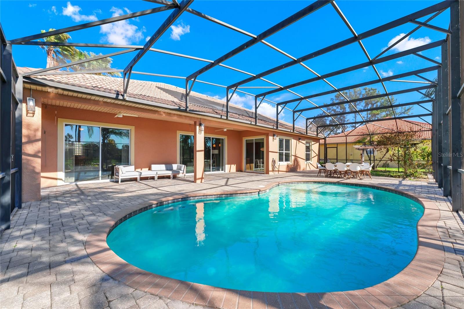 Listing photo id 6 for 1166 Cambria Bend