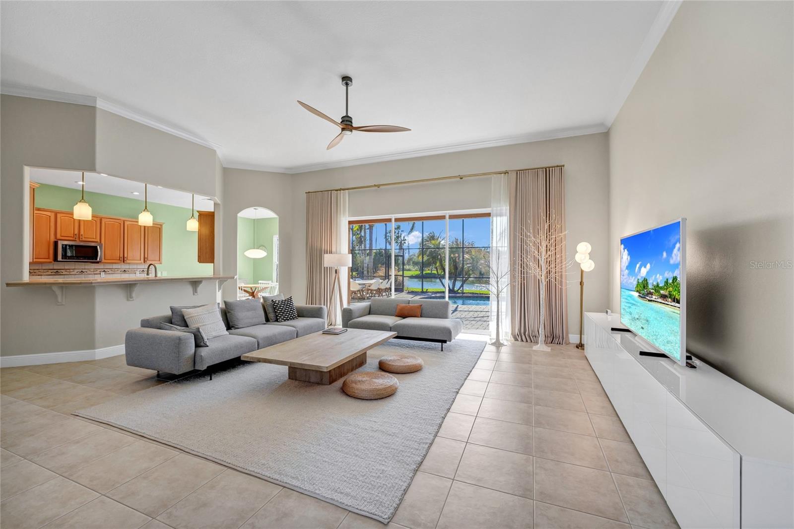 Listing photo id 7 for 1166 Cambria Bend