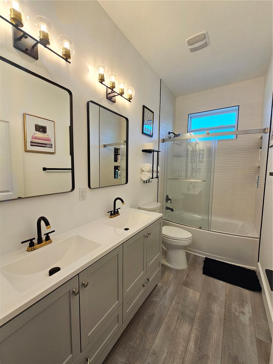 Image 24 of 65 For 2075 Jewell Avenue