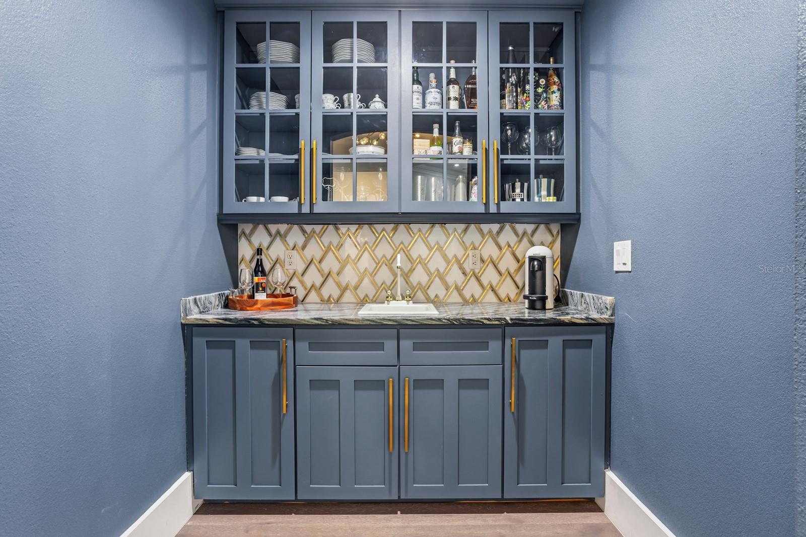 Image 18 of 72 For 8643 Crestgate Circle