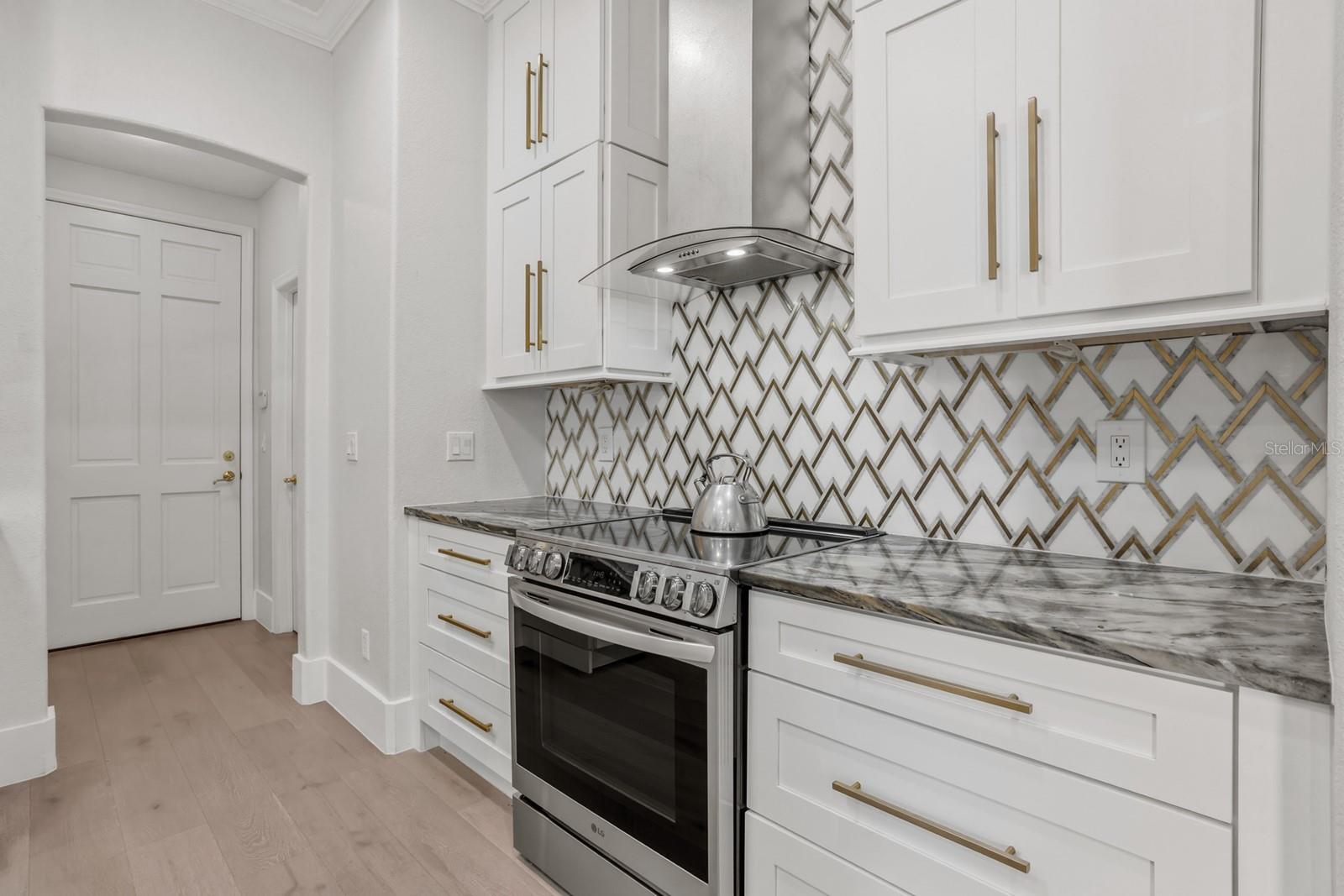 Image 25 of 72 For 8643 Crestgate Circle