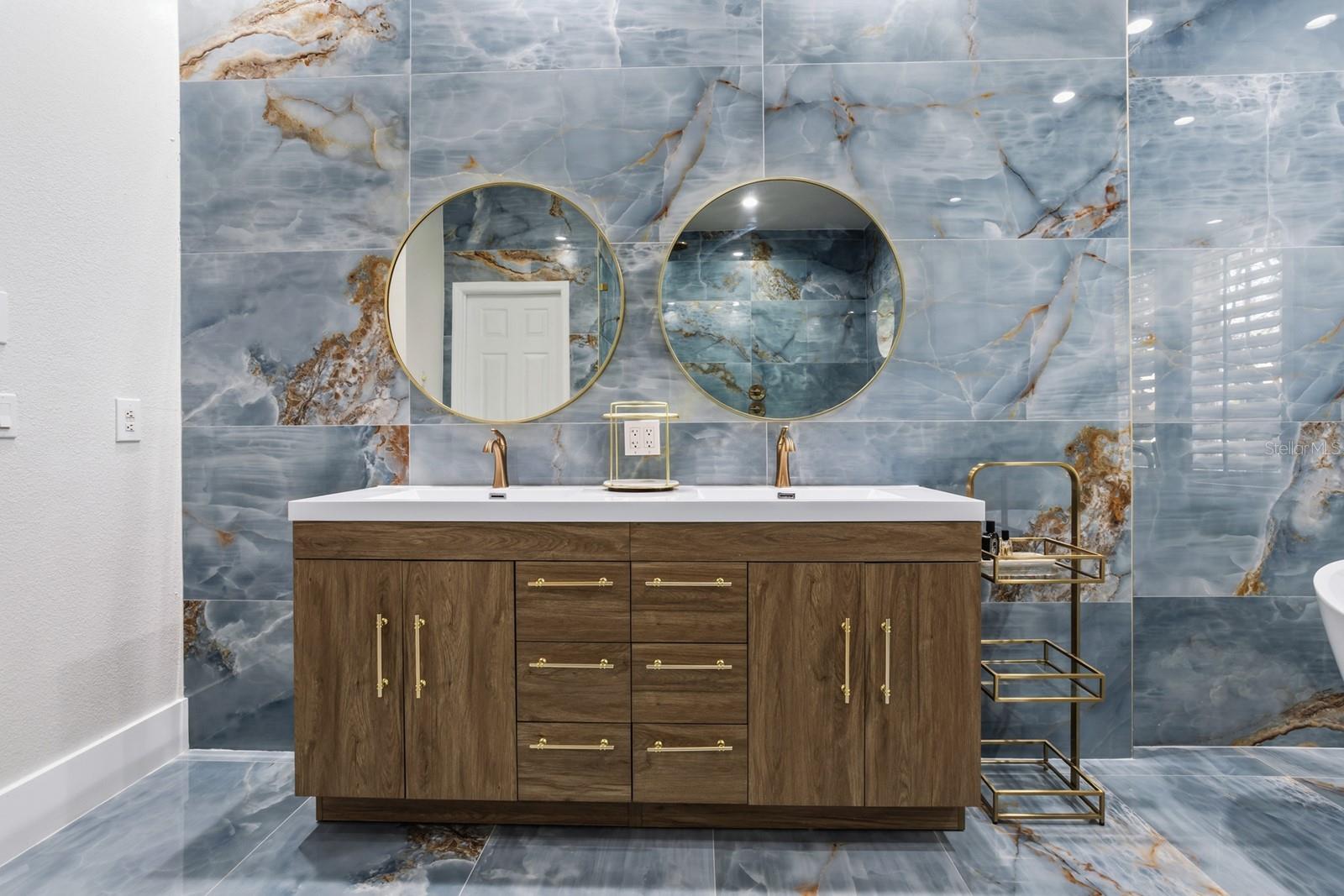 Image 42 of 72 For 8643 Crestgate Circle