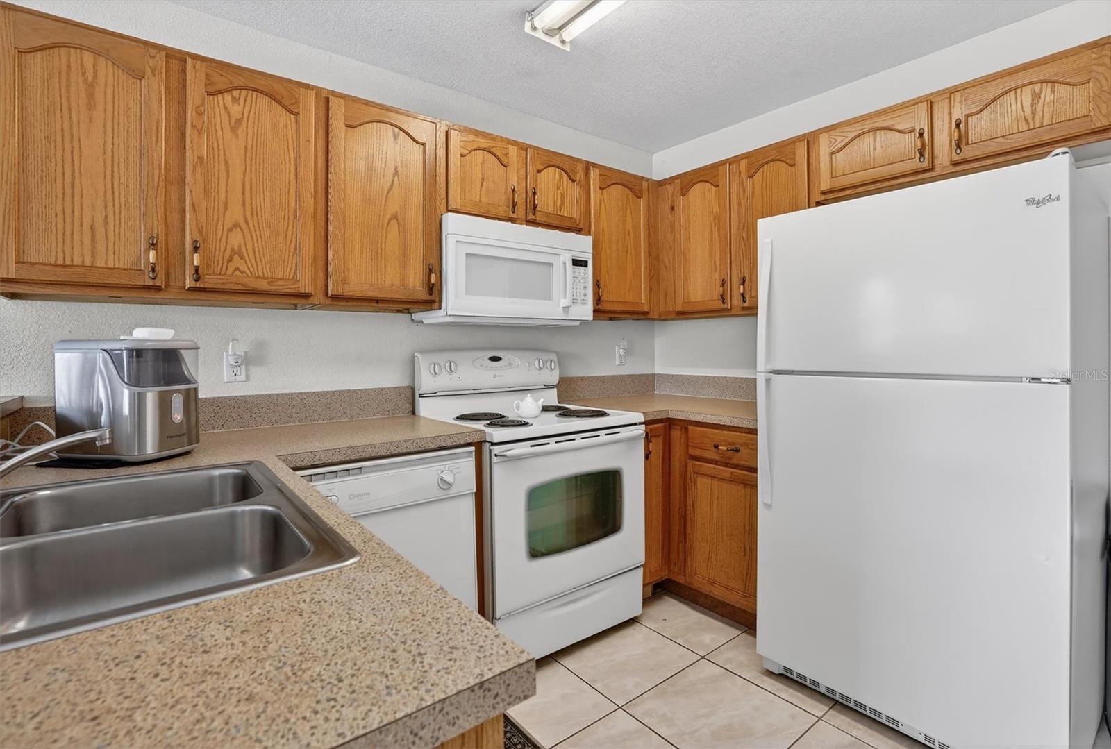 Image 12 of 45 For 718-720 Leopard Court