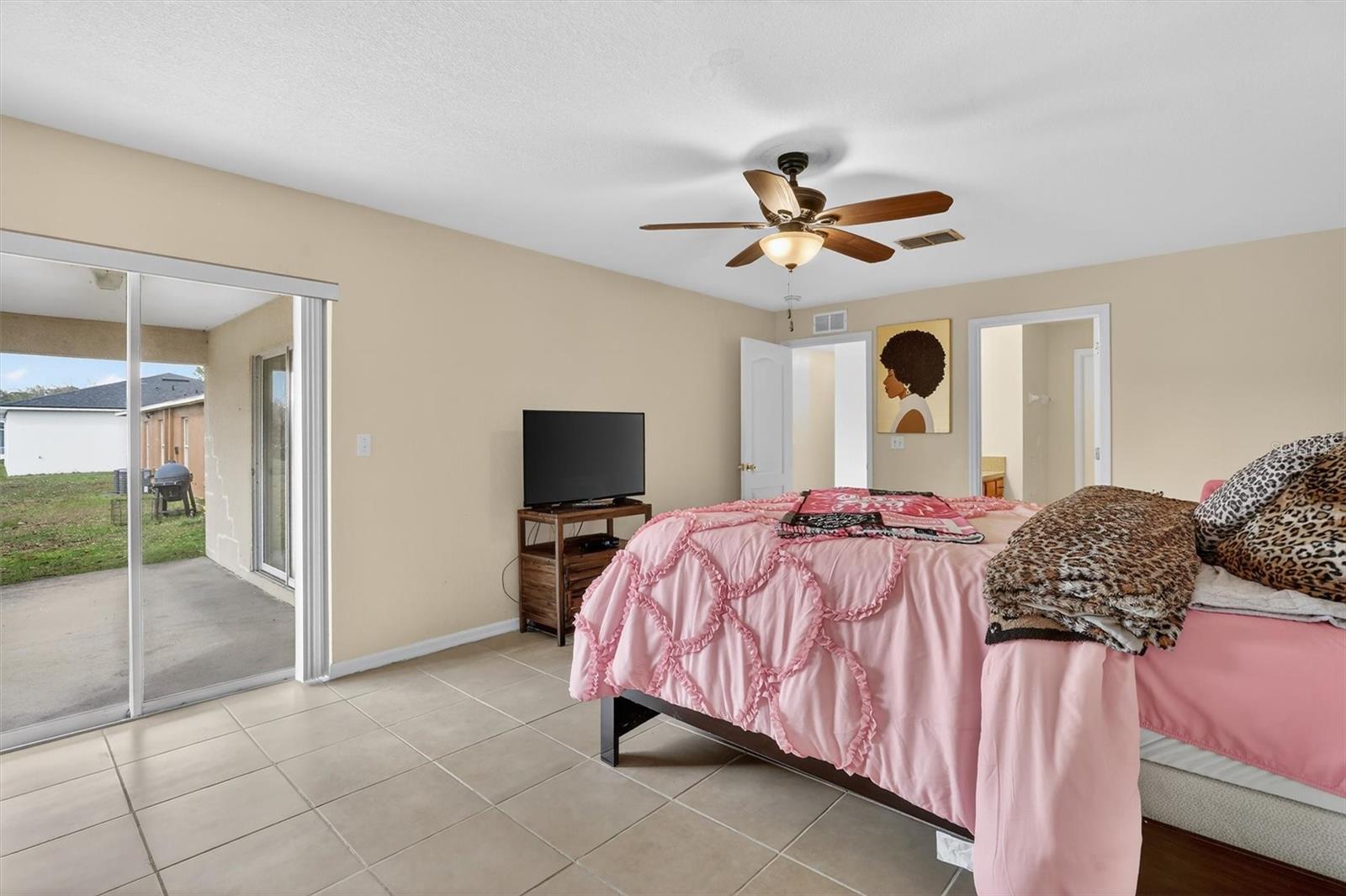 Image 15 of 45 For 718-720 Leopard Court