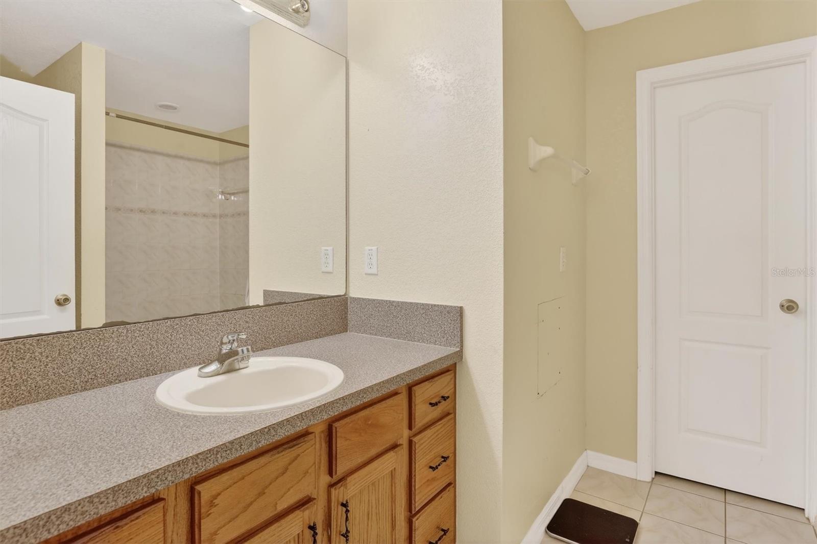 Image 17 of 45 For 718-720 Leopard Court