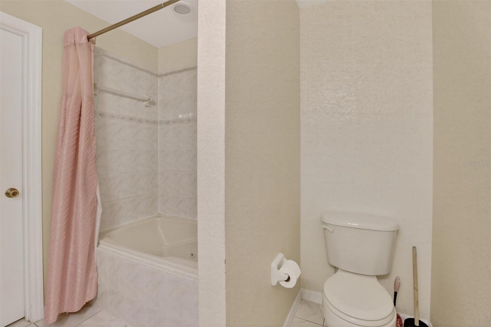 Image 18 of 45 For 718-720 Leopard Court