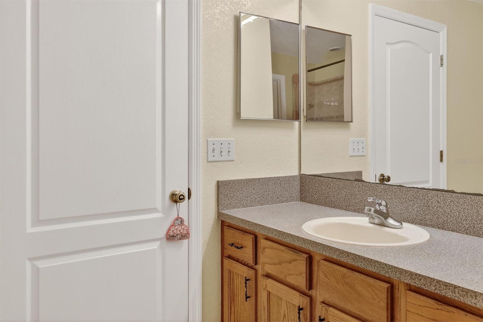 Image 22 of 45 For 718-720 Leopard Court