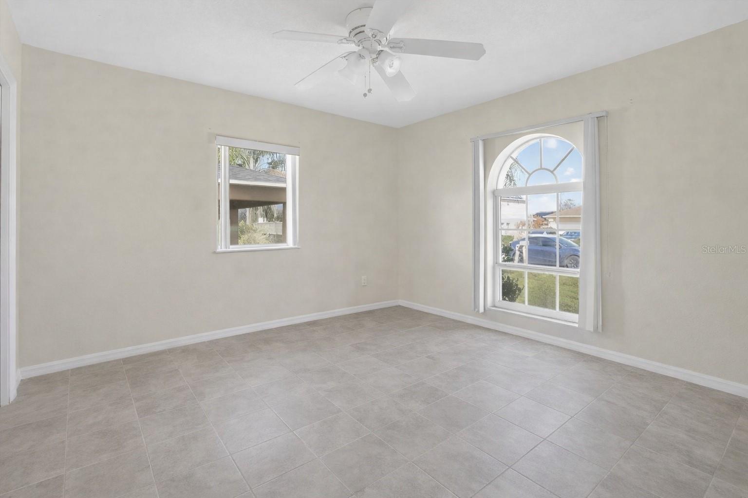 Image 23 of 45 For 718-720 Leopard Court