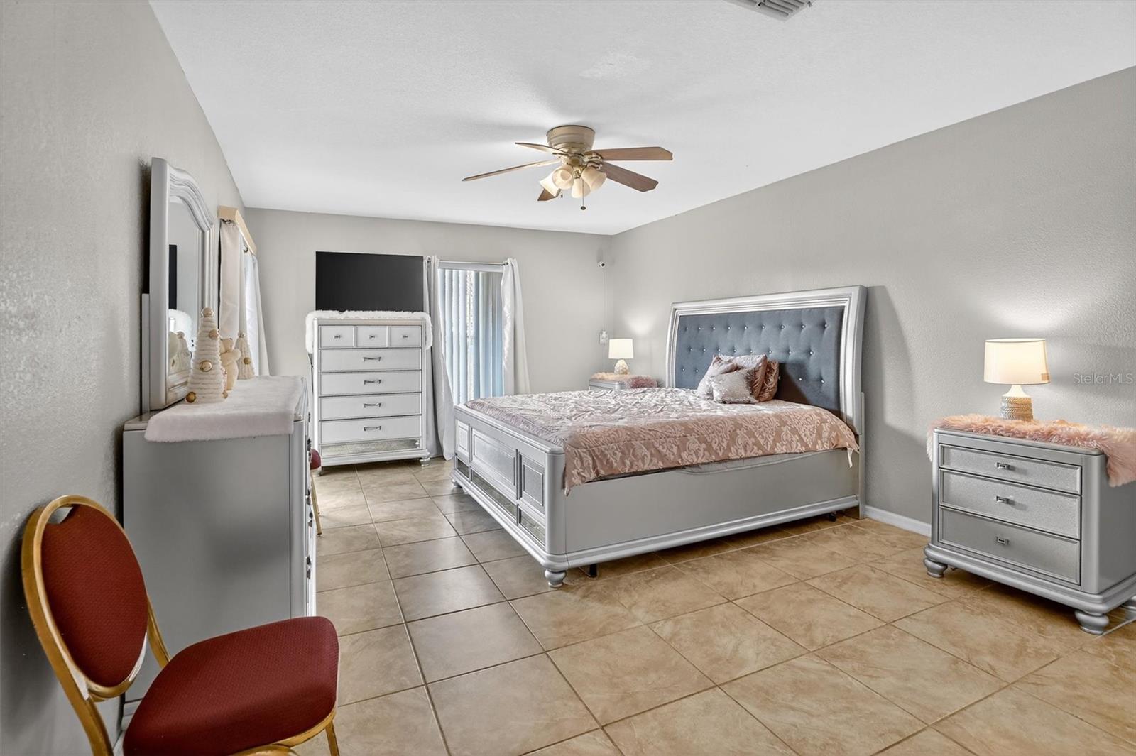 Image 33 of 45 For 718-720 Leopard Court