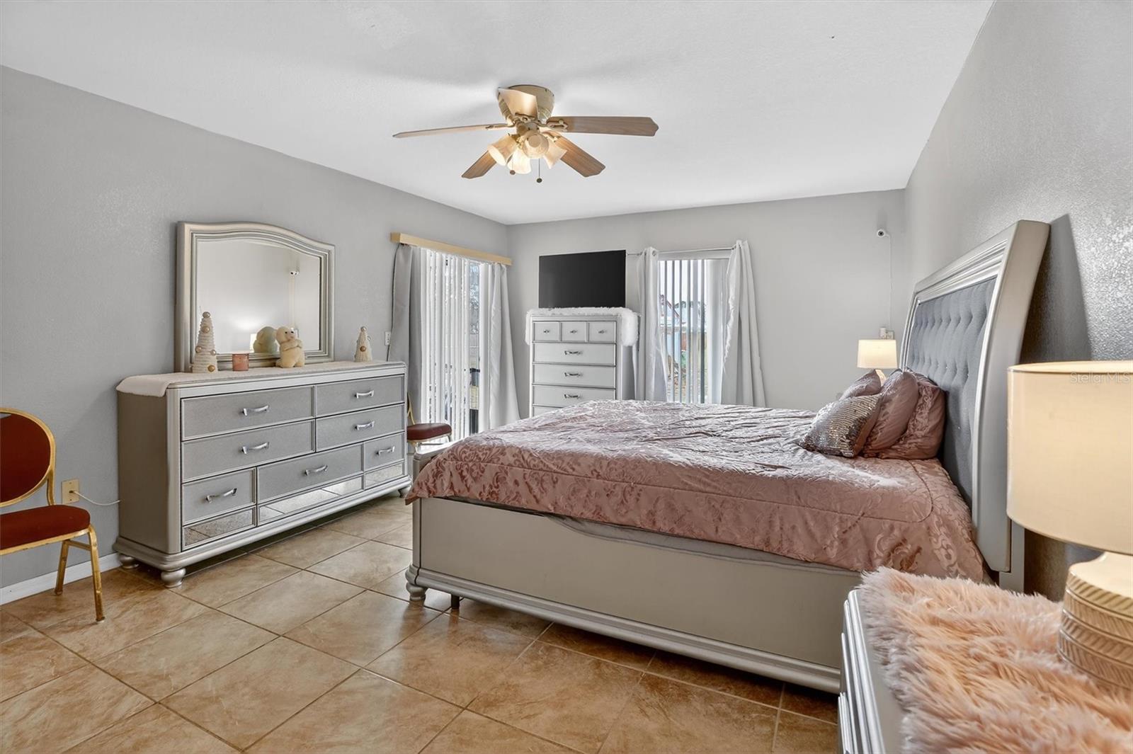 Image 34 of 45 For 718-720 Leopard Court