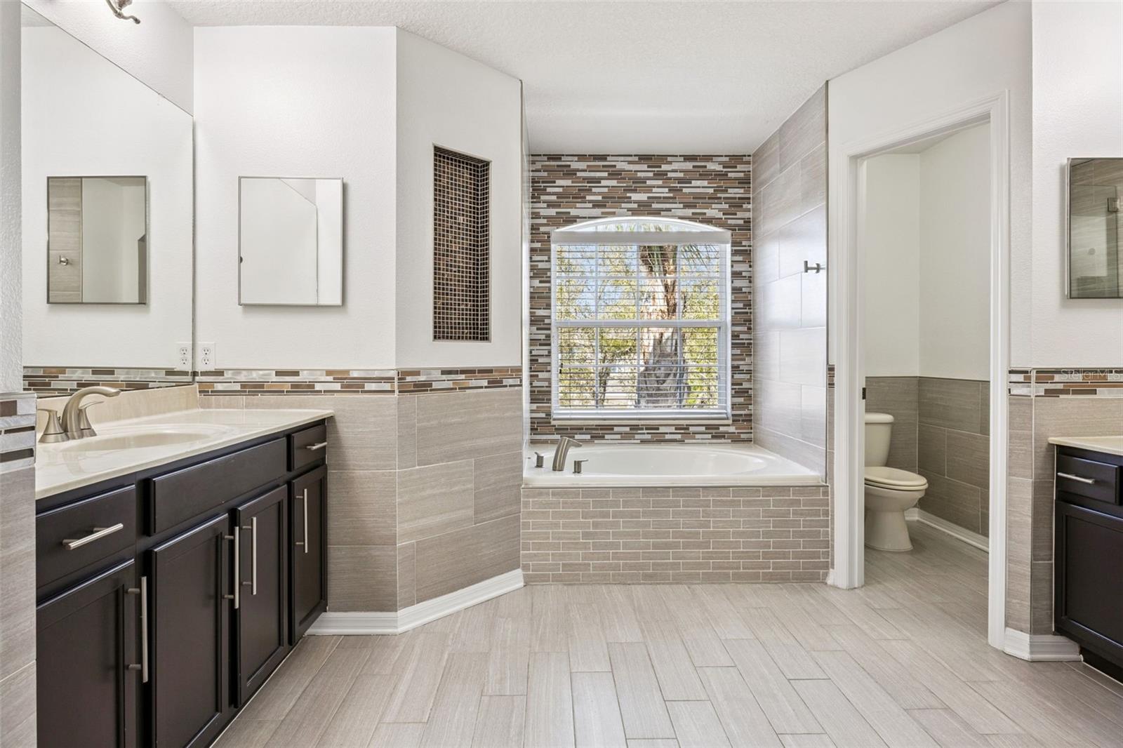 Image 40 of 57 For 13156 Moro Court