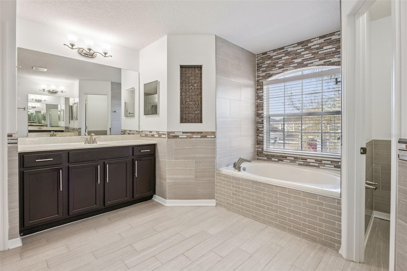 Image 42 of 57 For 13156 Moro Court