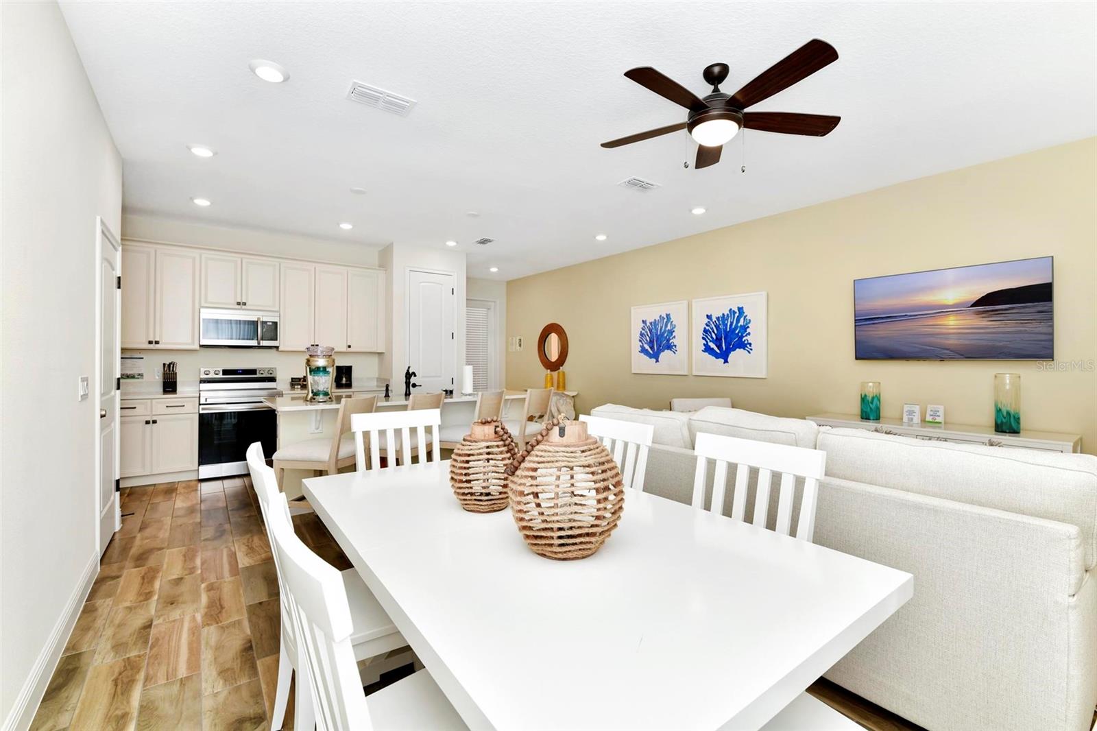 Image 11 of 87 For 8143 Coconut Place