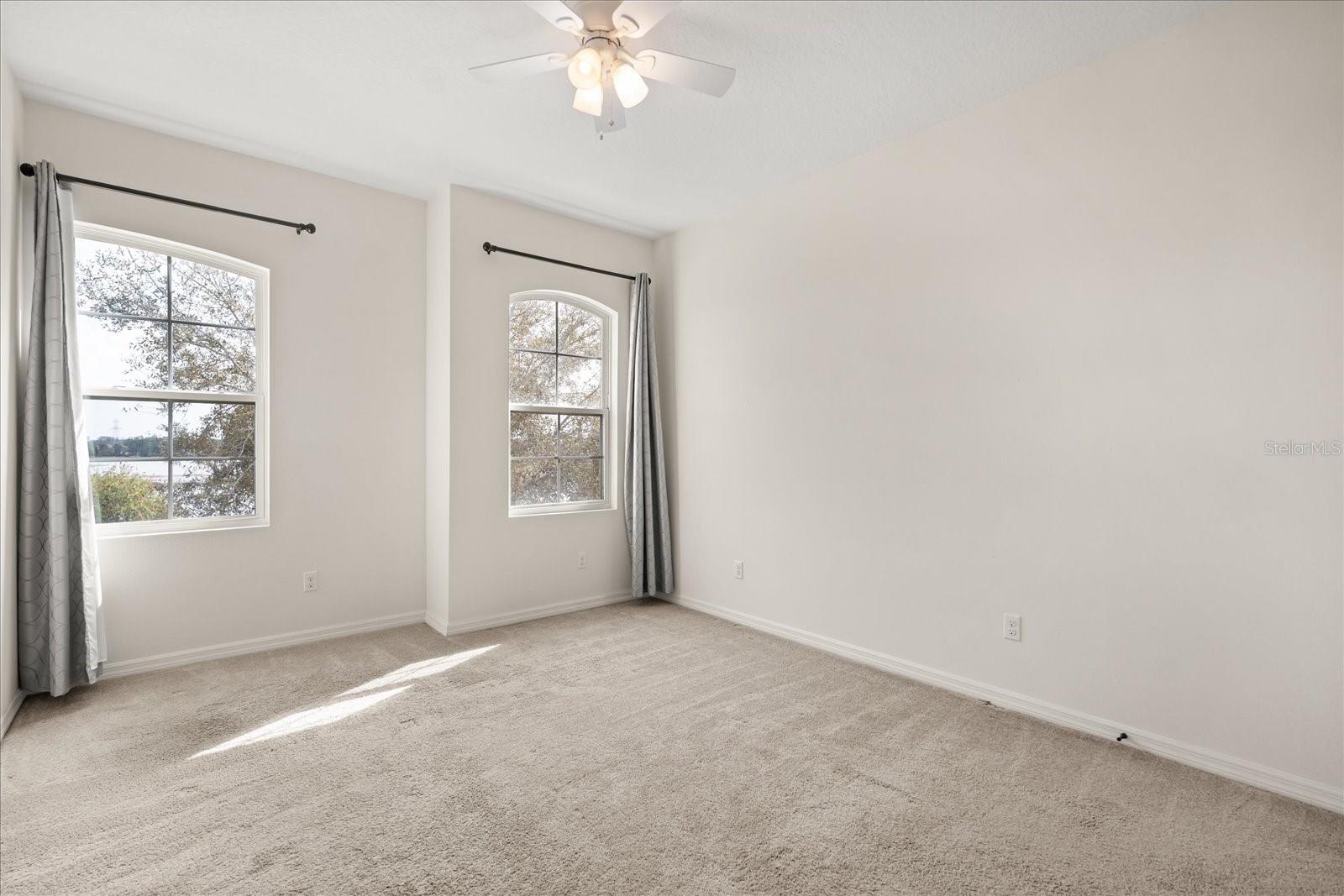 Image 11 of 35 For 5596 Thomas Square Dr