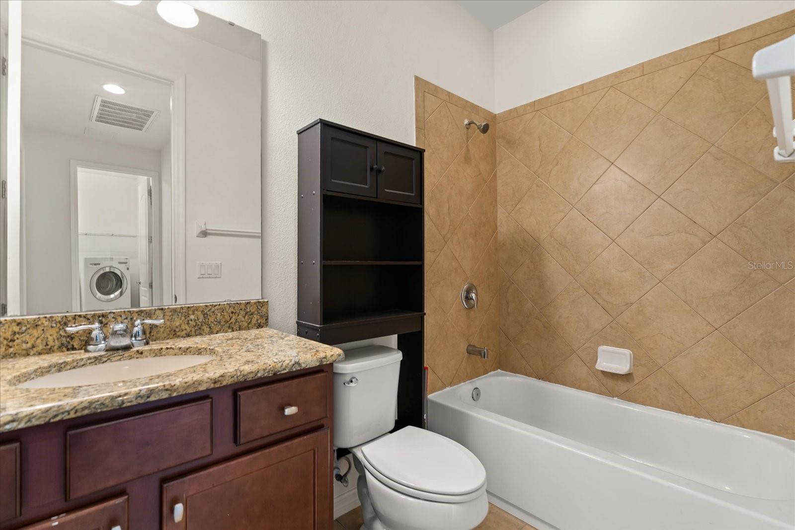 Image 15 of 35 For 5596 Thomas Square Dr