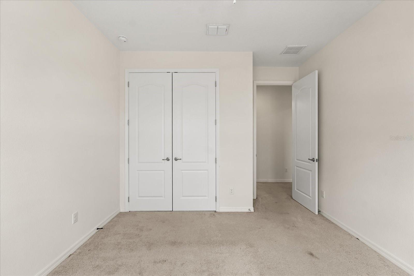 Image 16 of 35 For 5596 Thomas Square Dr