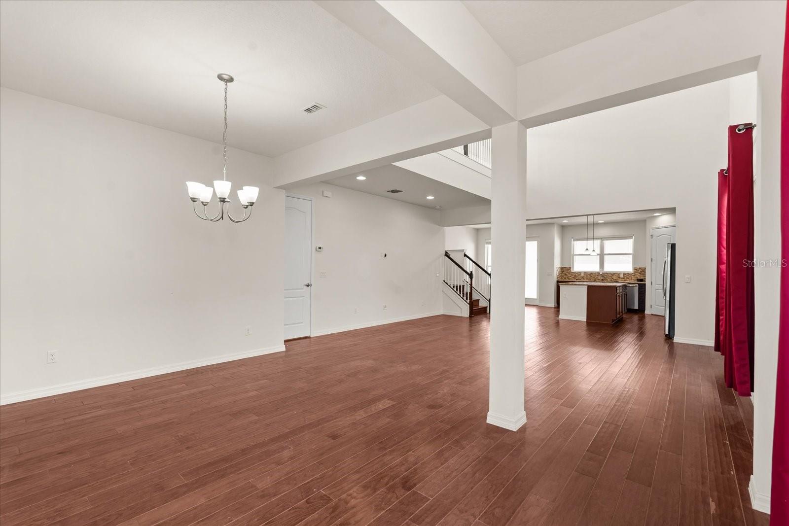 Image 21 of 35 For 5596 Thomas Square Dr
