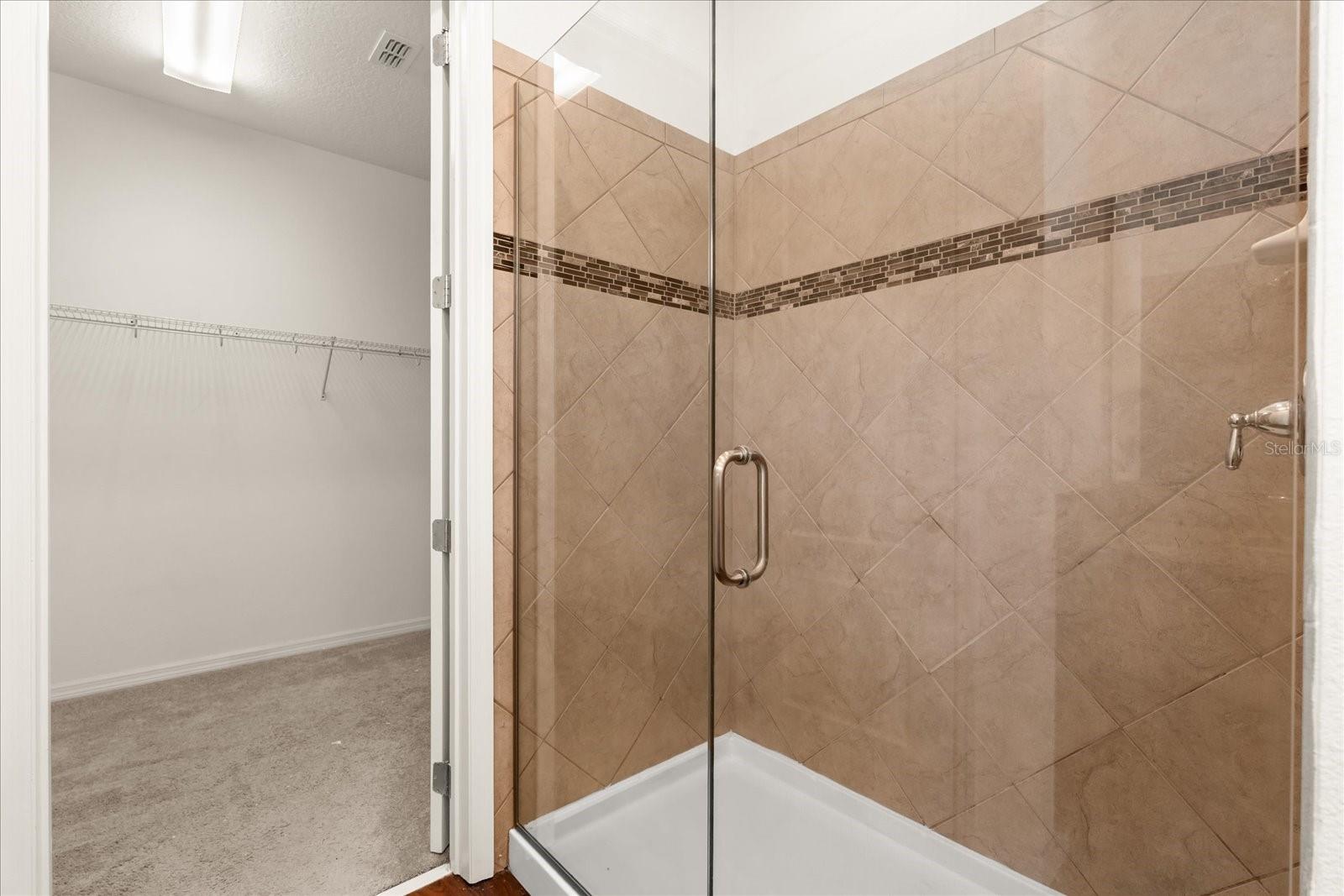 Image 22 of 35 For 5596 Thomas Square Dr