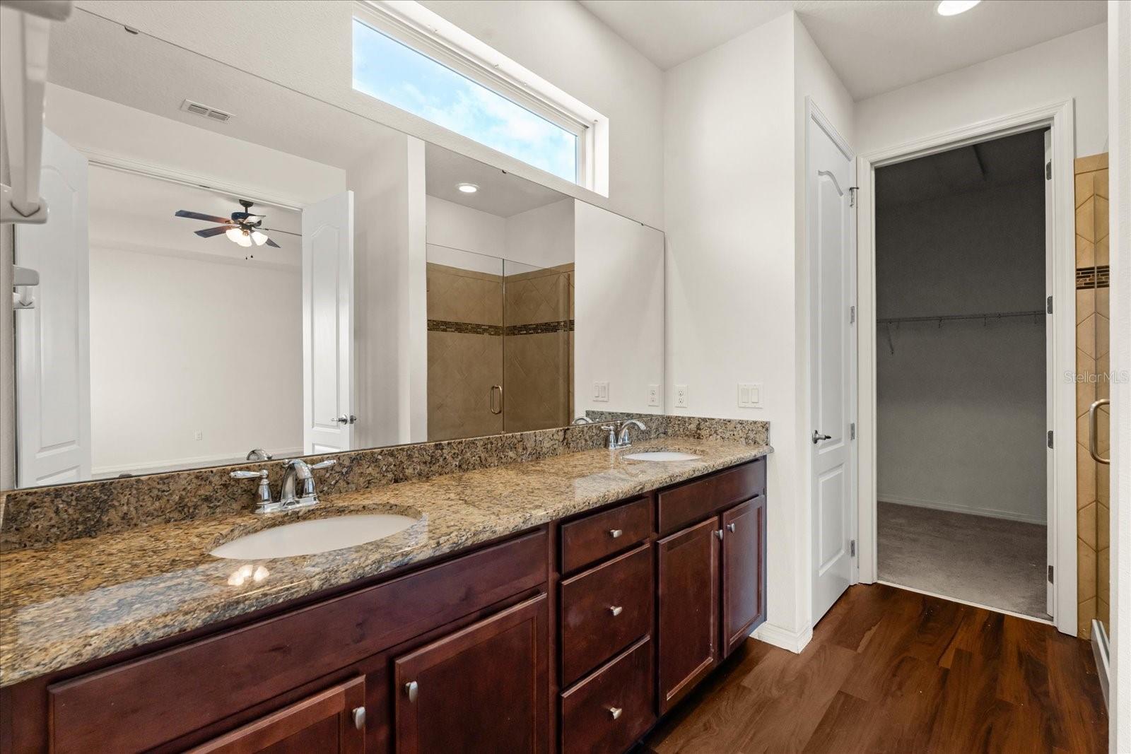 Image 23 of 35 For 5596 Thomas Square Dr