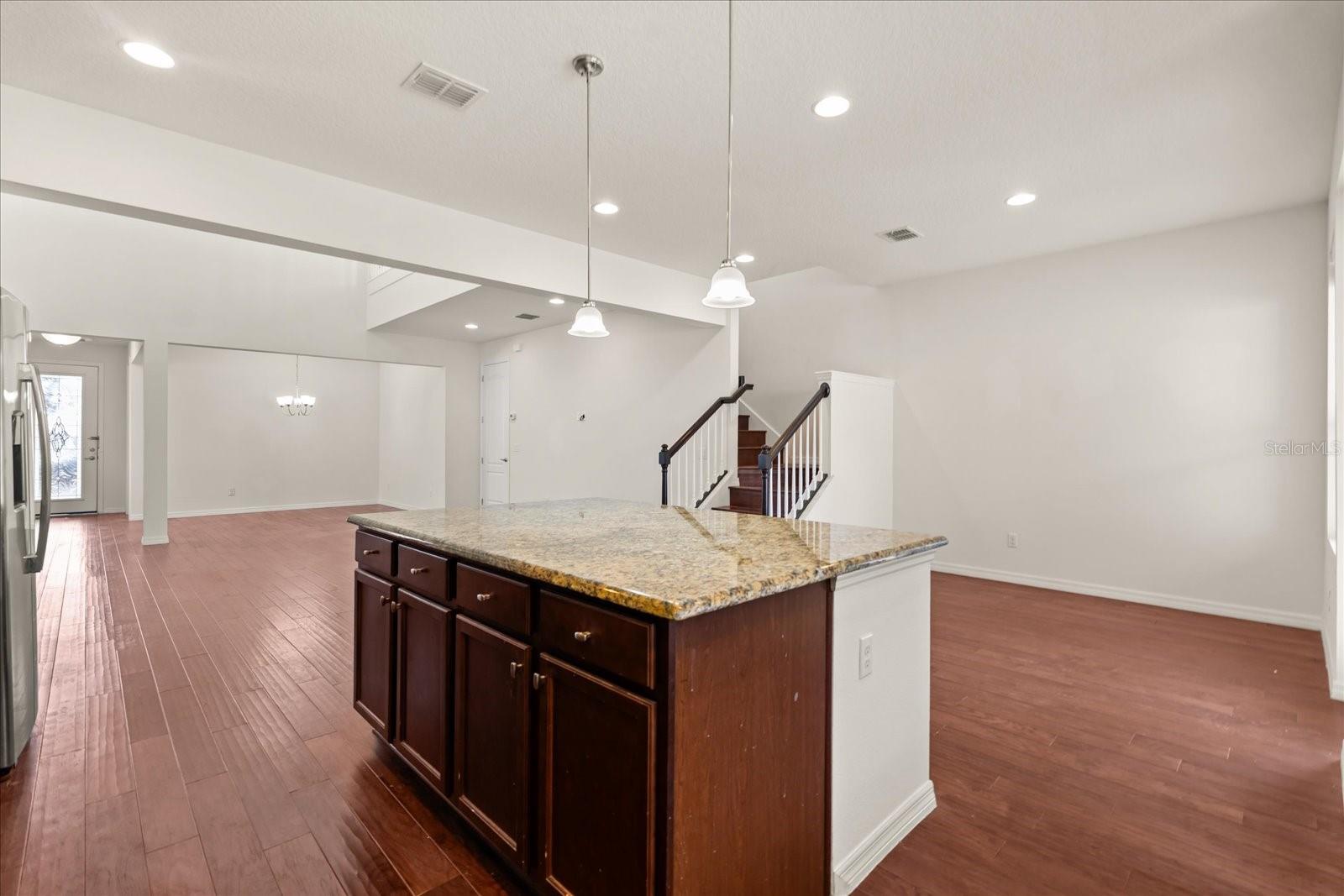 Image 26 of 35 For 5596 Thomas Square Dr