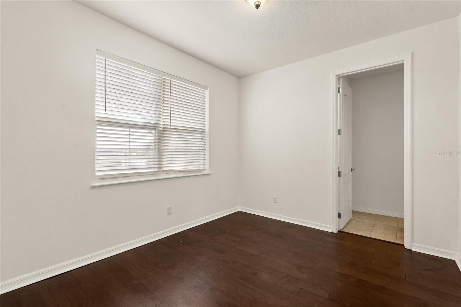 Image 28 of 35 For 5596 Thomas Square Dr