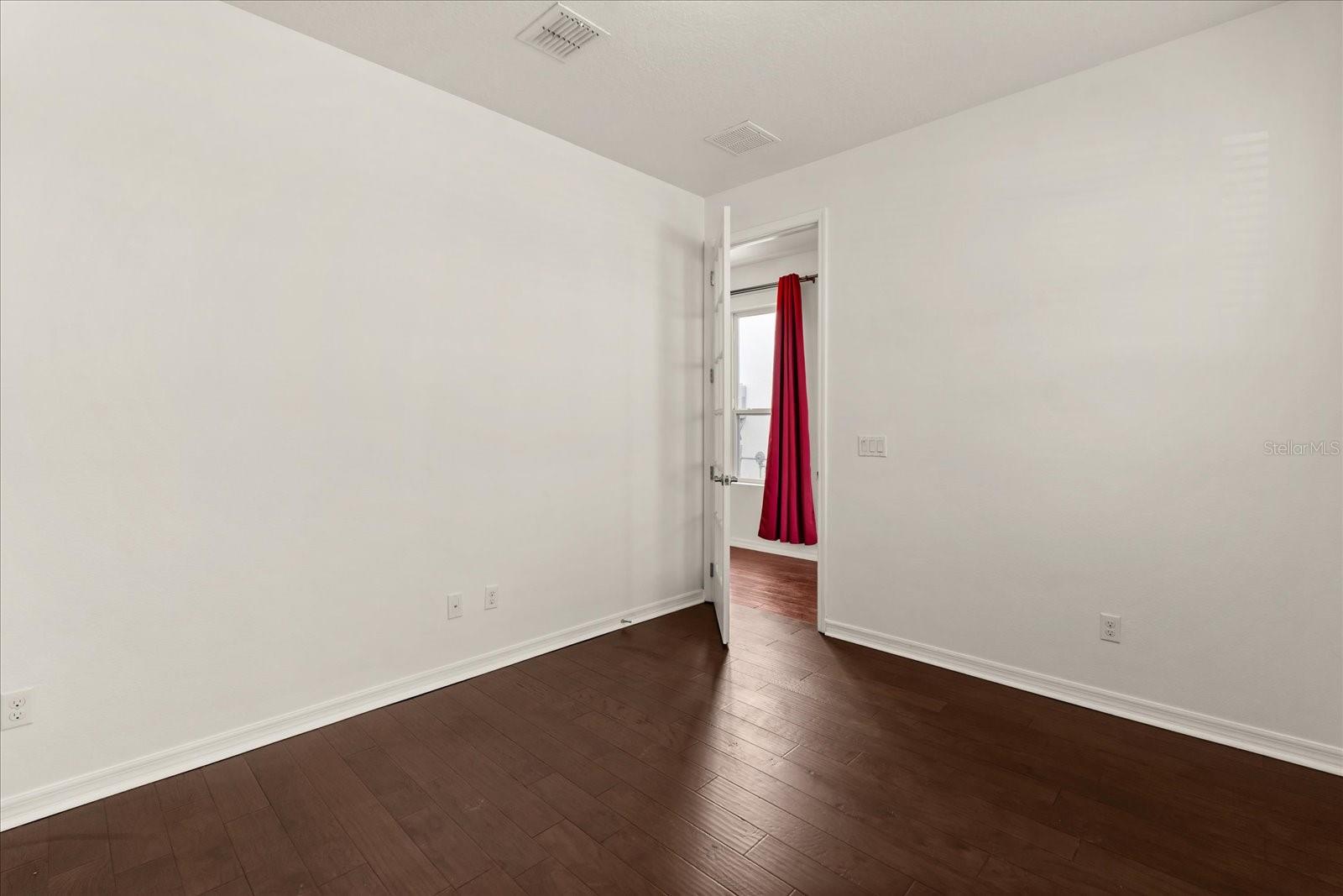 Image 29 of 35 For 5596 Thomas Square Dr