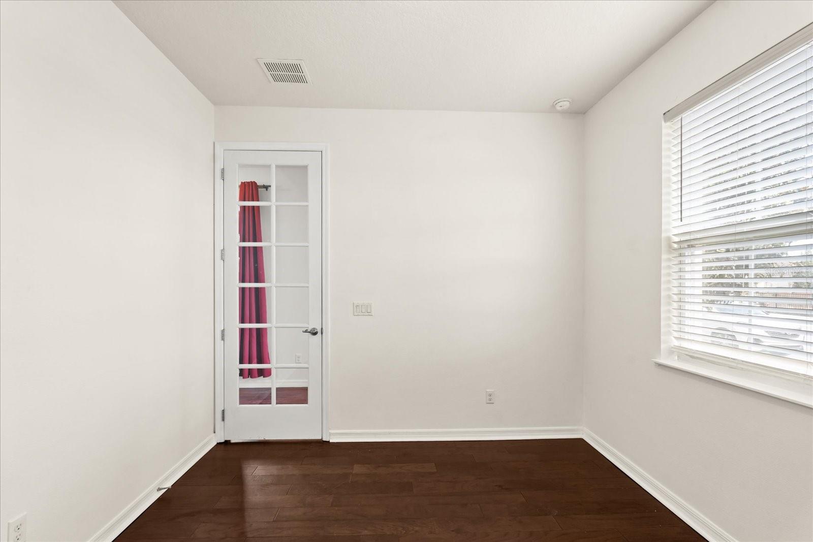 Image 31 of 35 For 5596 Thomas Square Dr