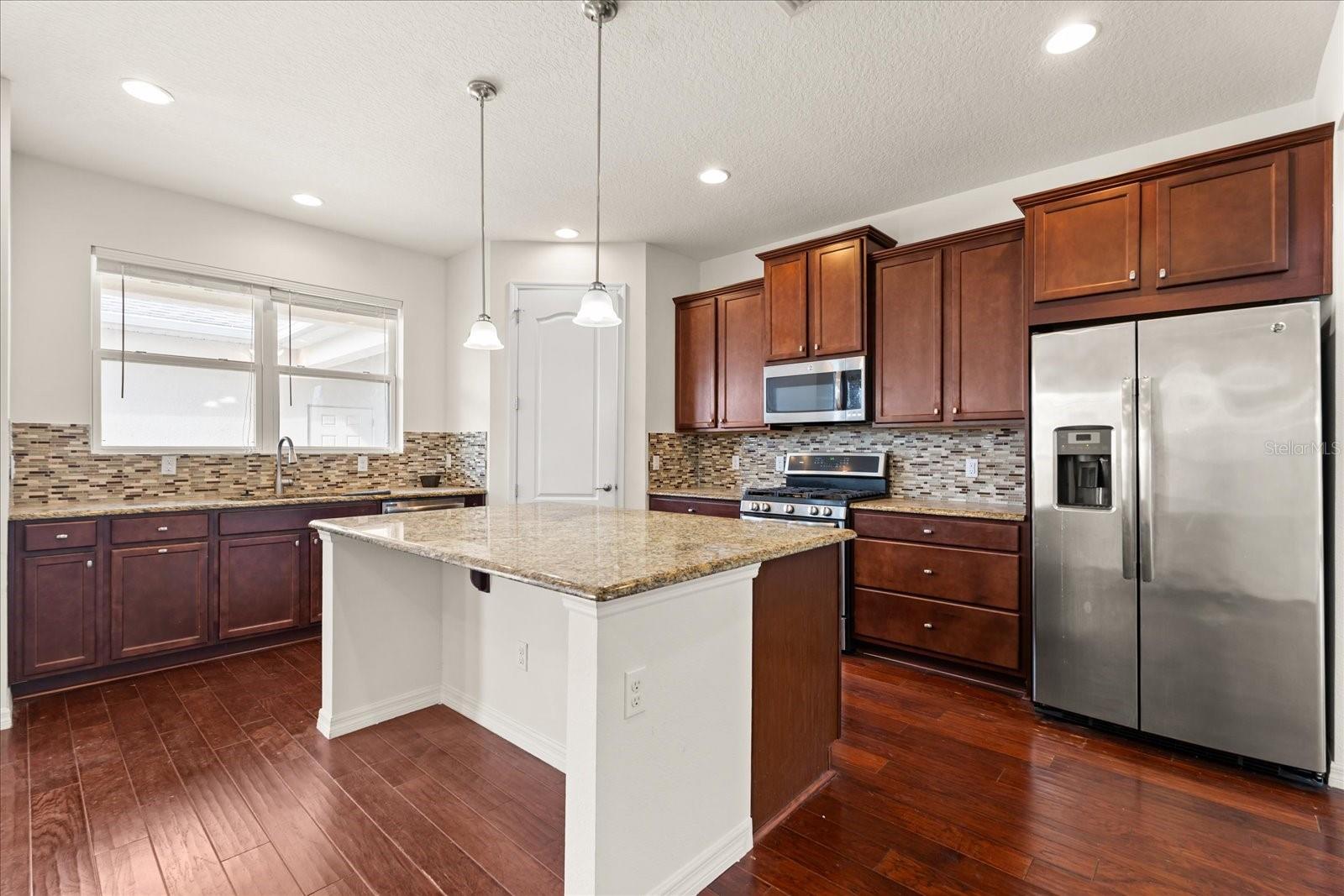 Image 7 of 35 For 5596 Thomas Square Dr