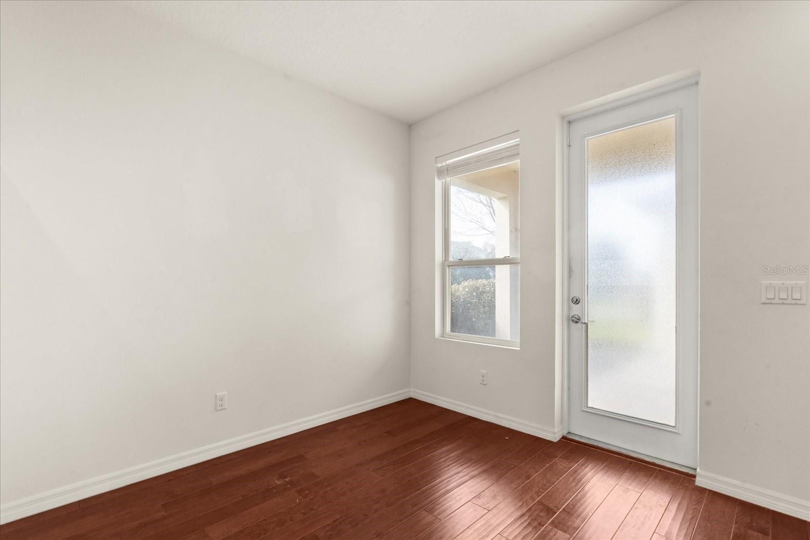 Image 9 of 35 For 5596 Thomas Square Dr
