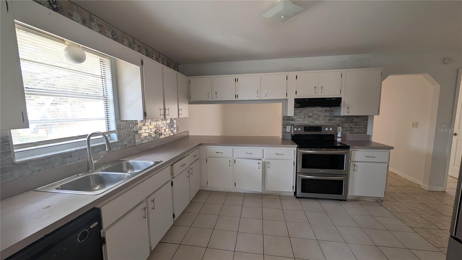 Image 2 of 6 For 2423 South Avenue