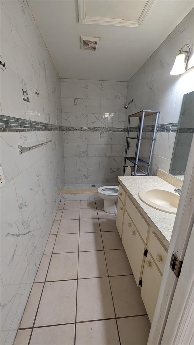 Image 5 of 6 For 2423 South Avenue