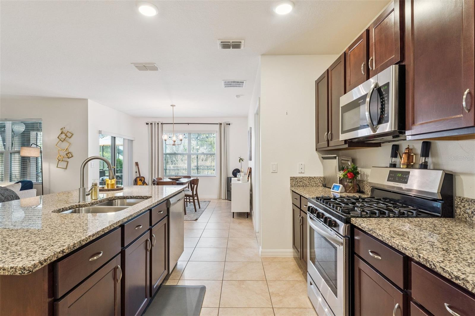 Image 8 of 29 For 303 Lazio Circle