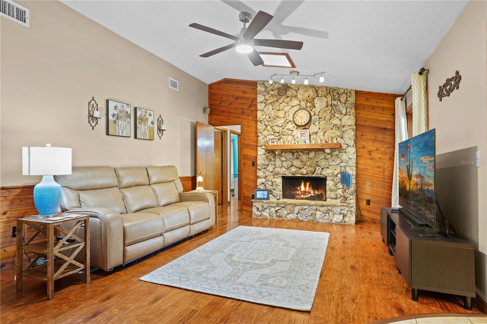 Image 10 of 53 For 302 Needles Trail