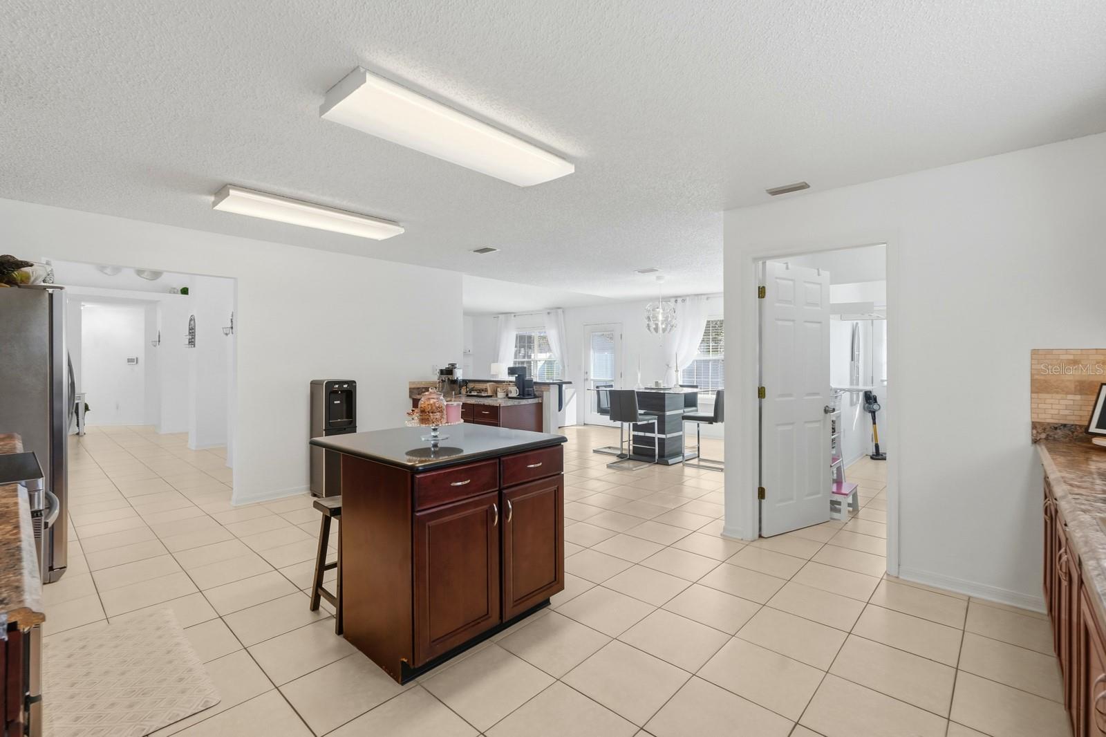 Image 19 of 52 For 6 Reybury Lane