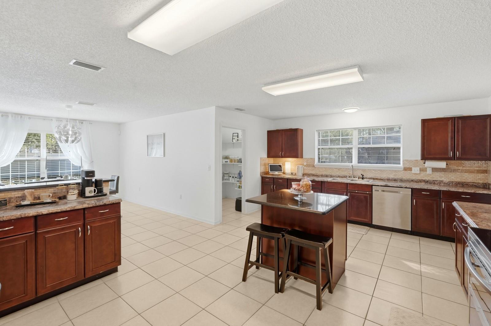 Image 23 of 52 For 6 Reybury Lane