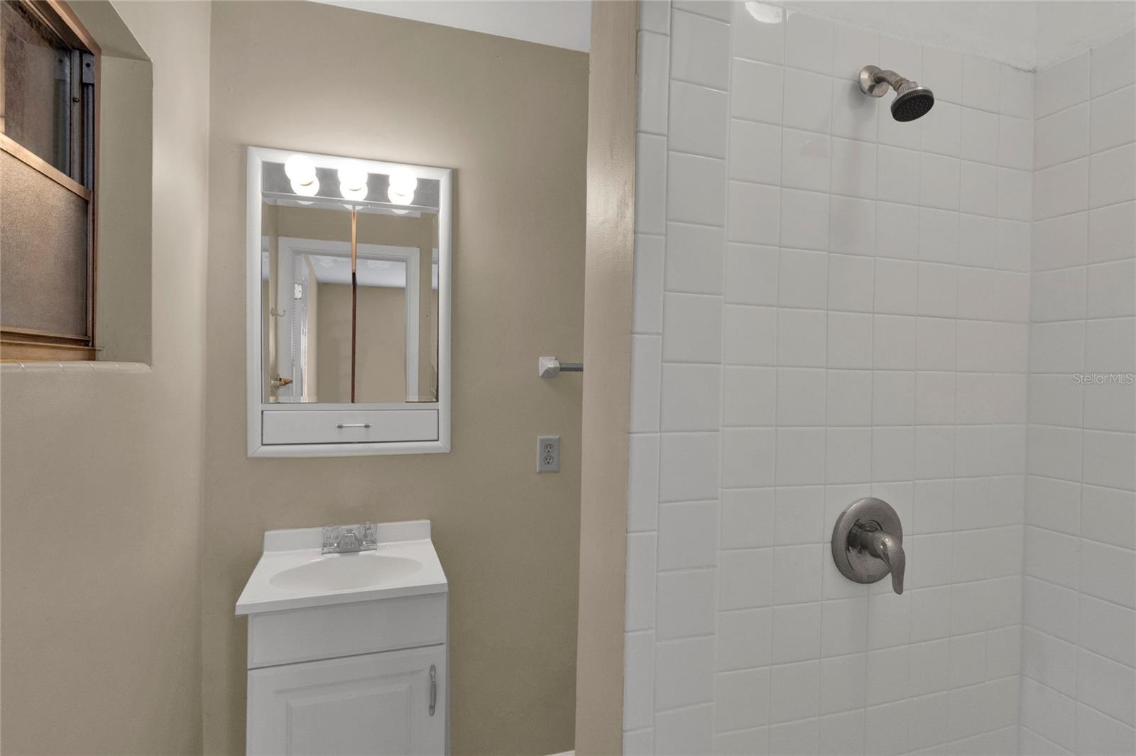 Image 17 of 37 For 1418 Valor Street