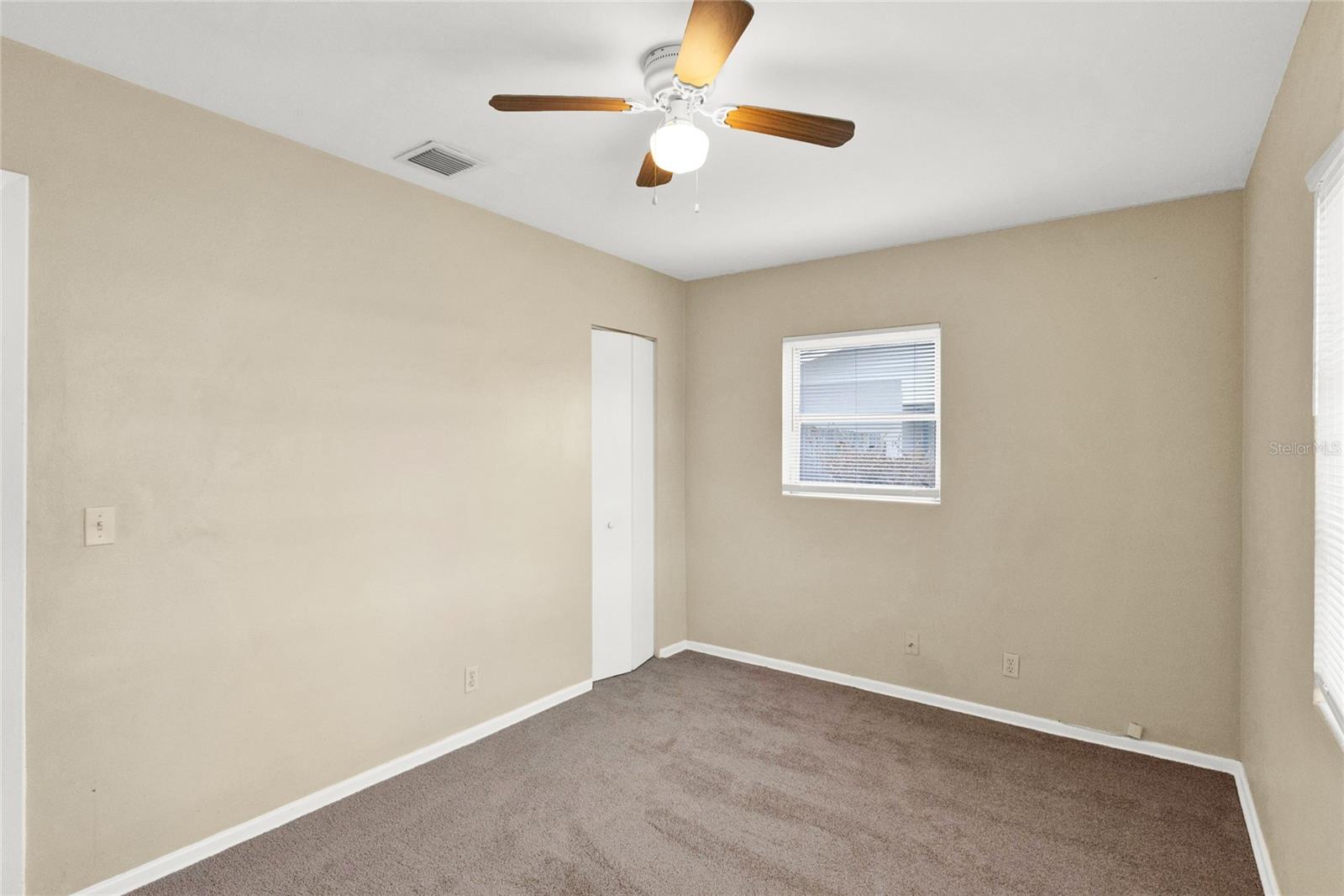 Image 19 of 37 For 1418 Valor Street