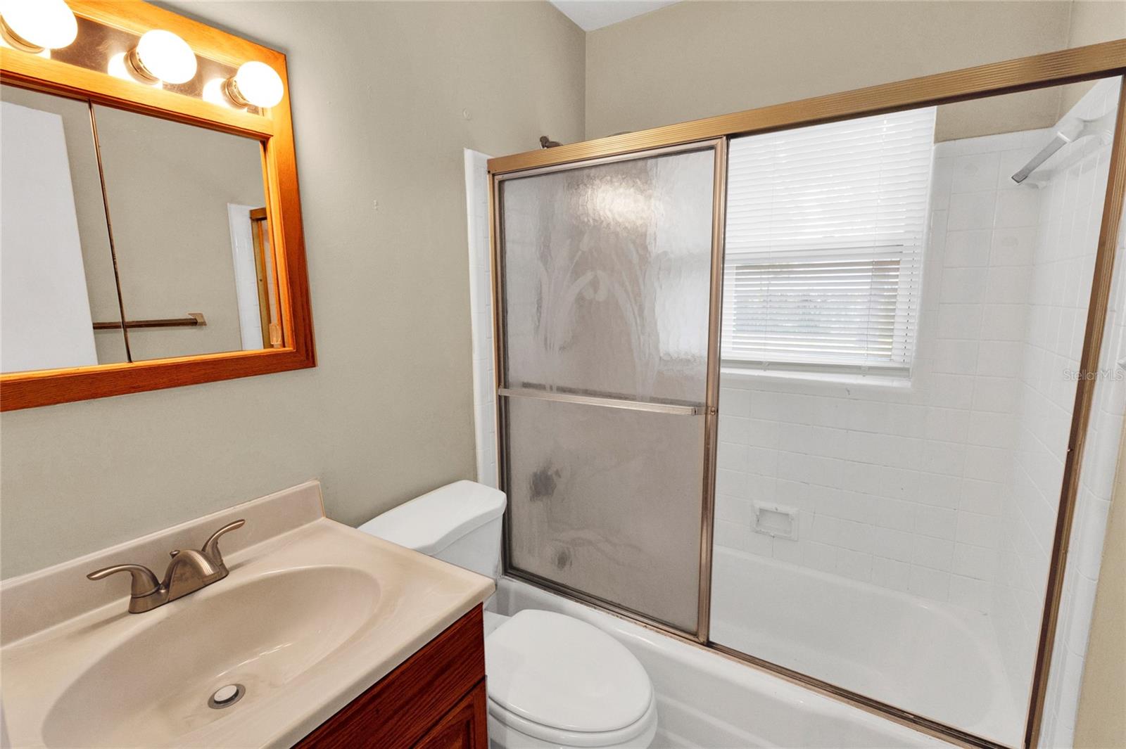 Image 20 of 37 For 1418 Valor Street