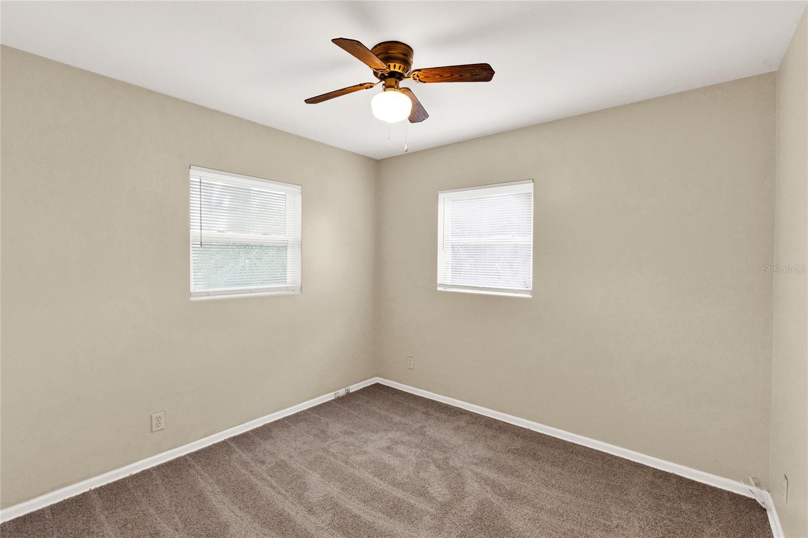 Image 21 of 37 For 1418 Valor Street