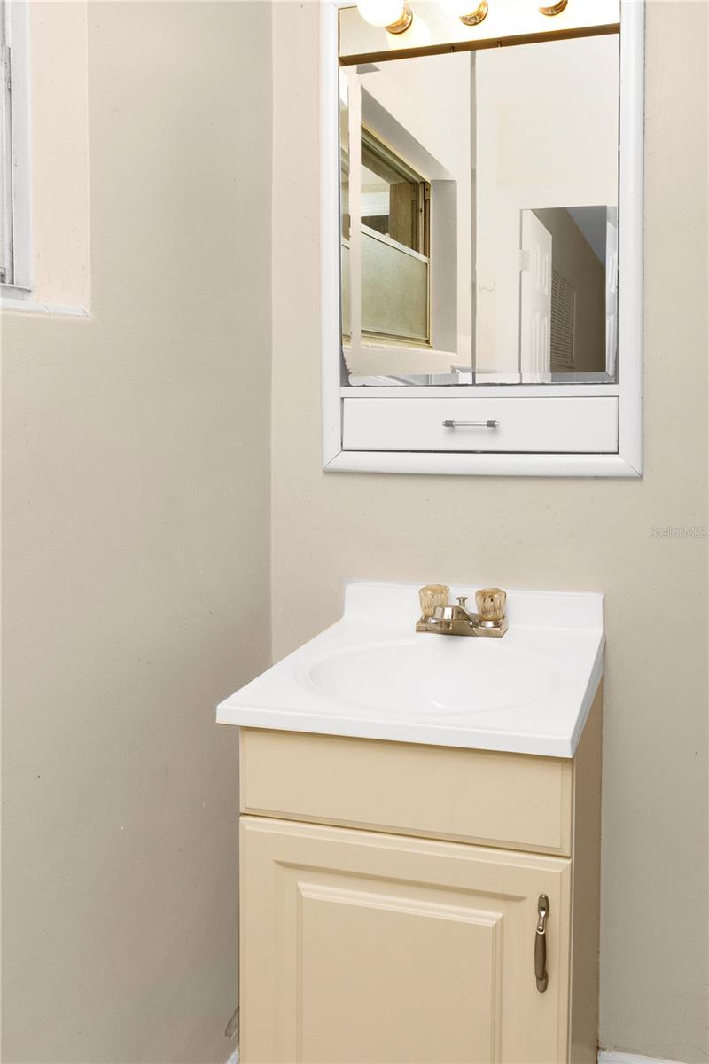 Image 25 of 37 For 1418 Valor Street