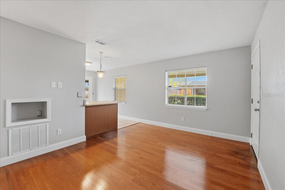 Image 4 of 14 For 3154 Bumby Avenue C1