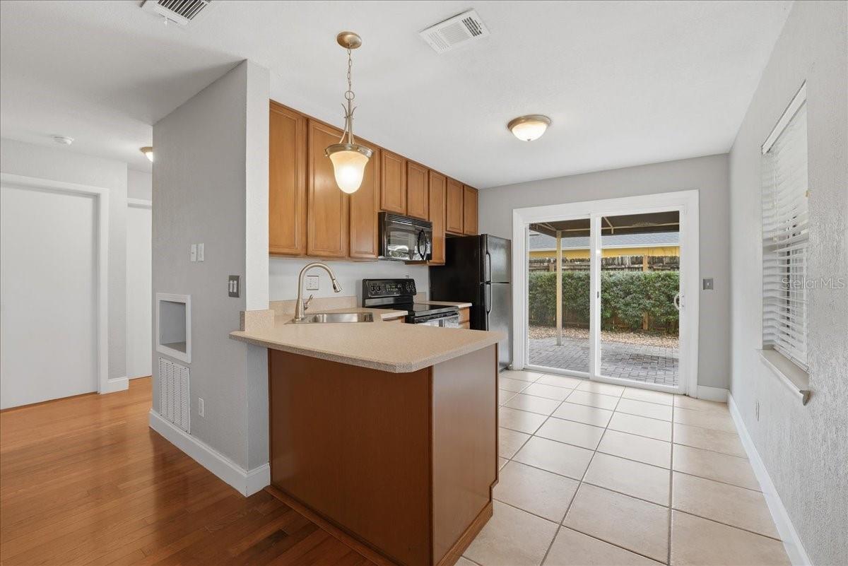 Image 5 of 14 For 3154 Bumby Avenue C1