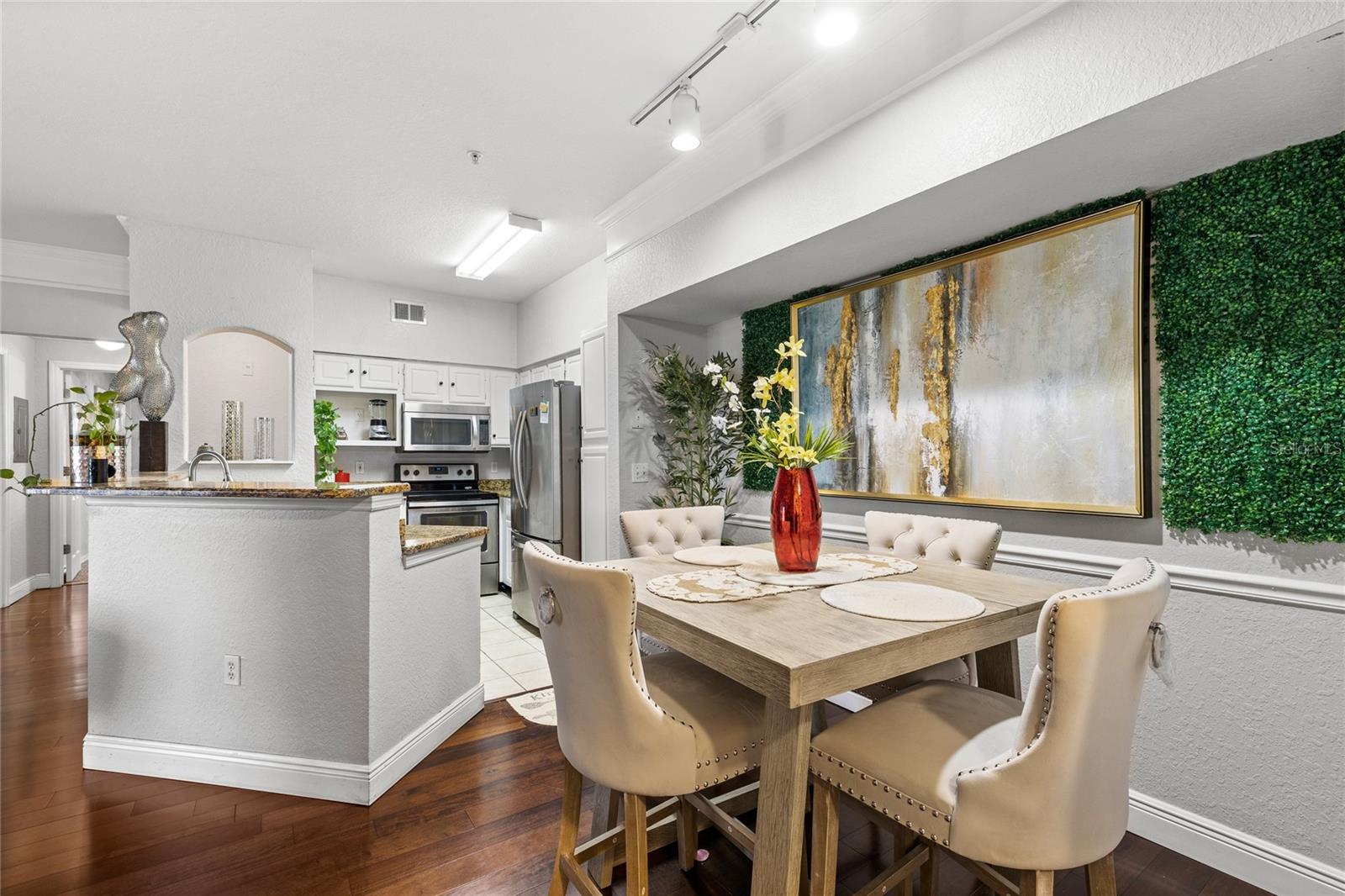 Image 15 of 41 For 3480 Soho Street 201