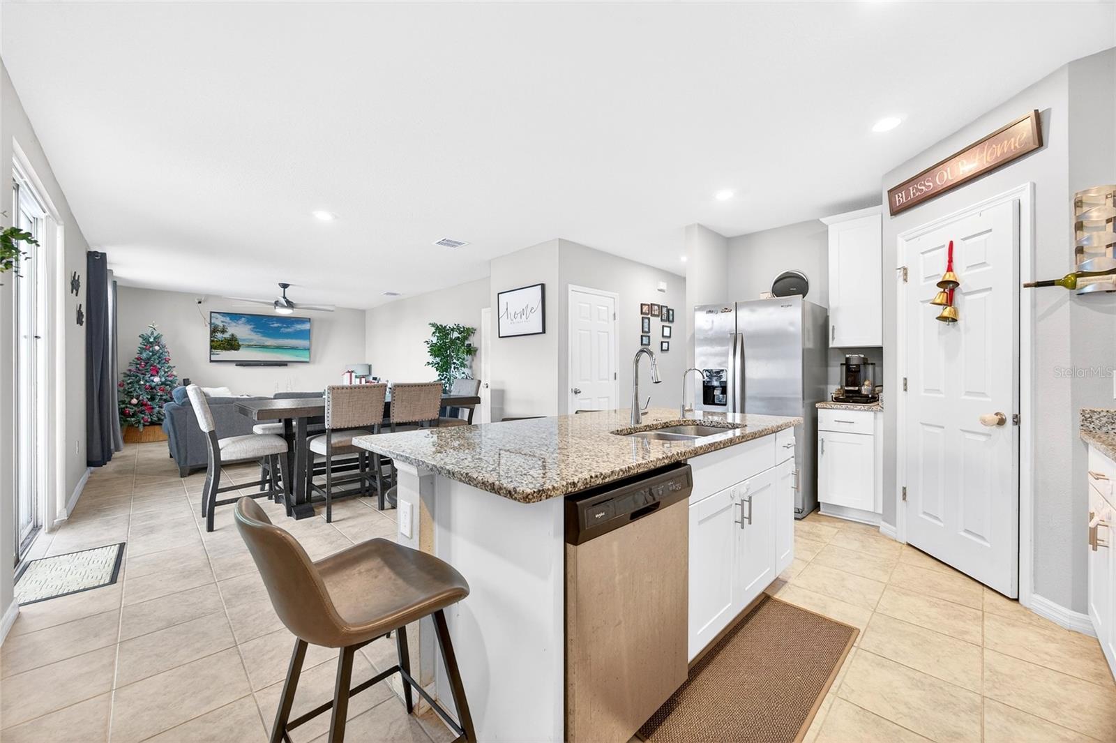 Image 14 of 62 For 953 Cambridge Drive