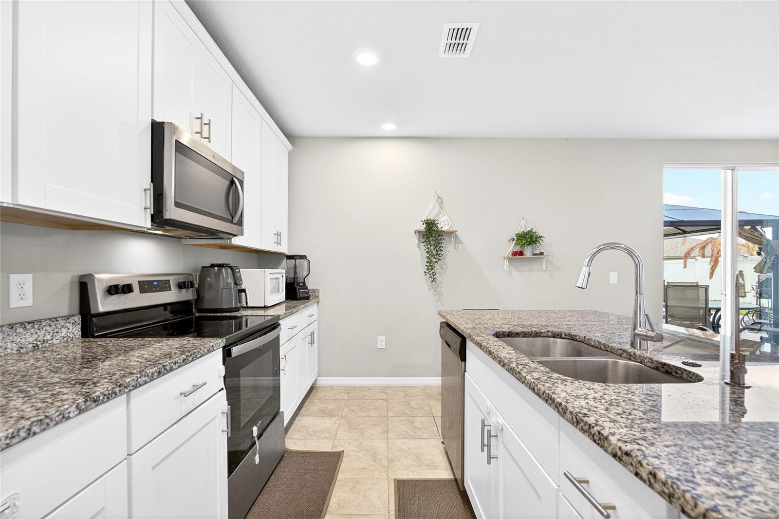 Image 16 of 62 For 953 Cambridge Drive