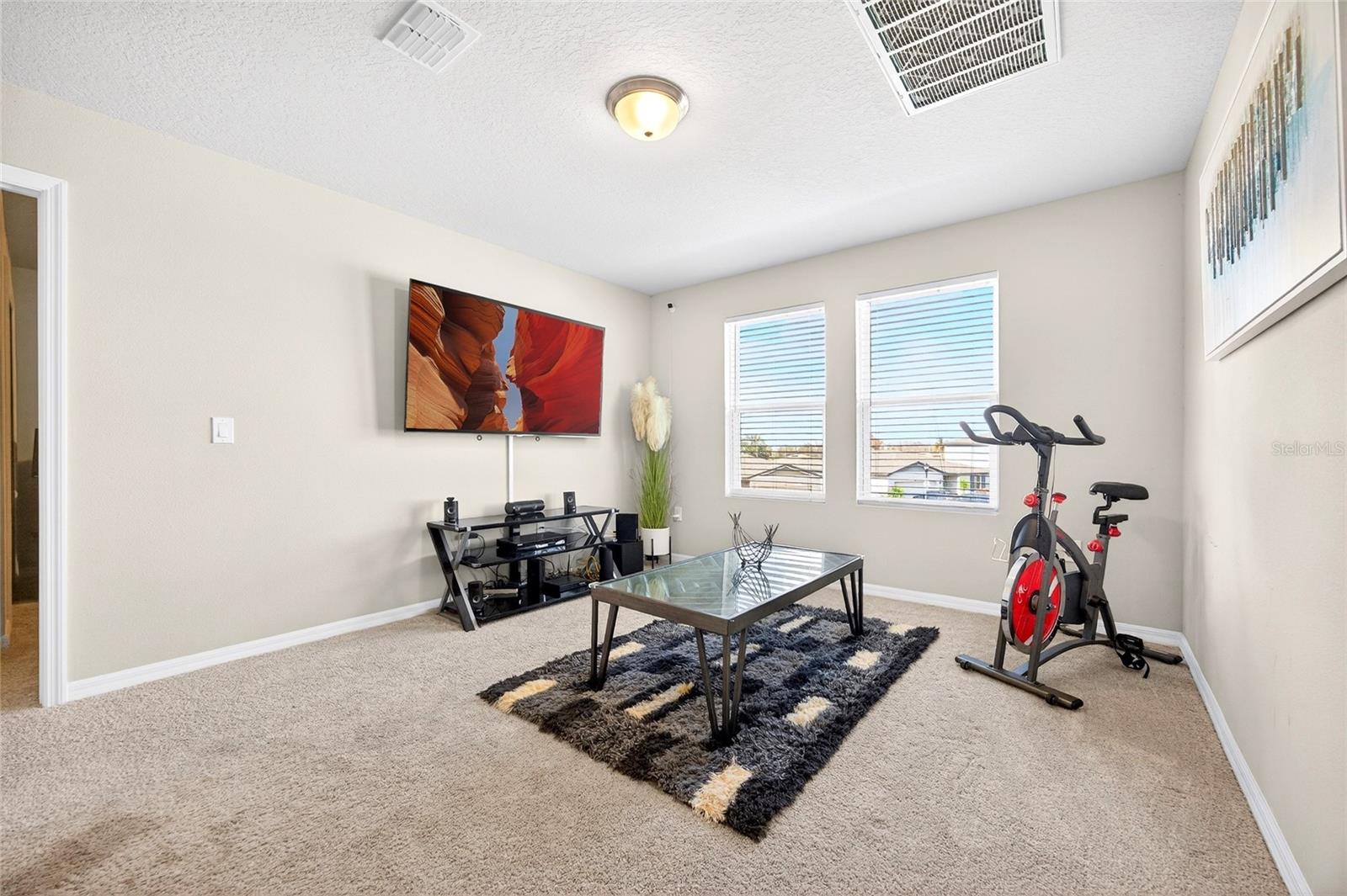 Image 24 of 62 For 953 Cambridge Drive