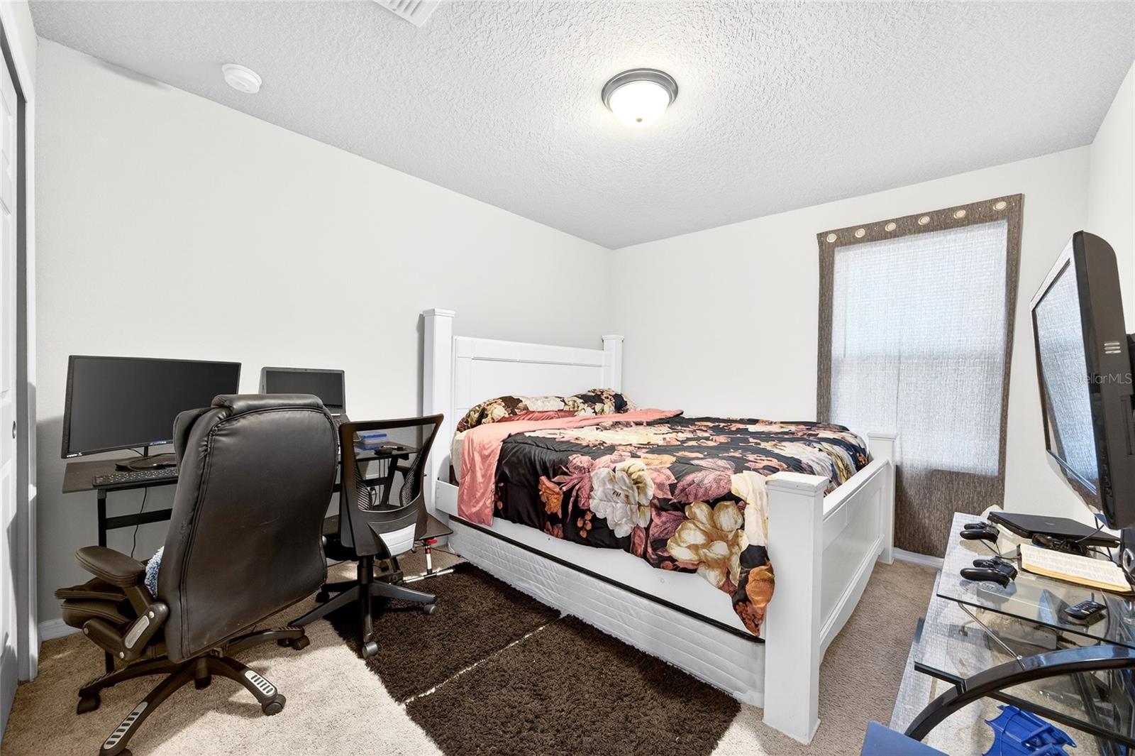 Image 26 of 62 For 953 Cambridge Drive