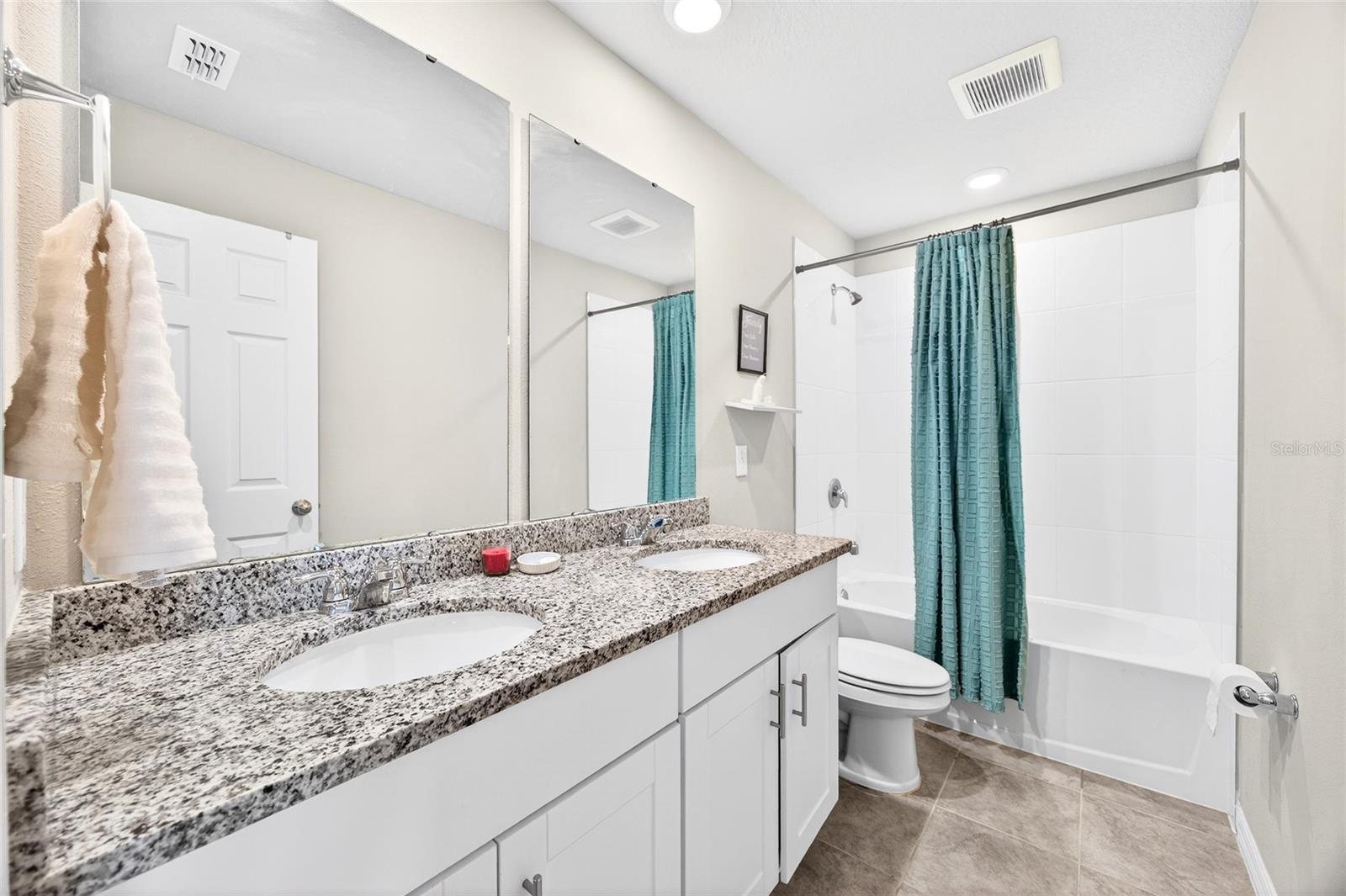 Image 29 of 62 For 953 Cambridge Drive